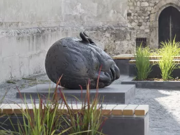 Bronzeskulptur "geköpft" von Lois Anvidalfarei